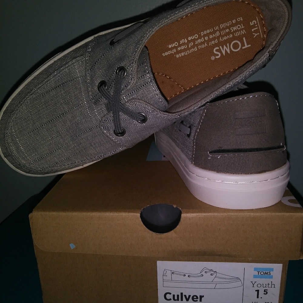 Boys Tom size 1.5